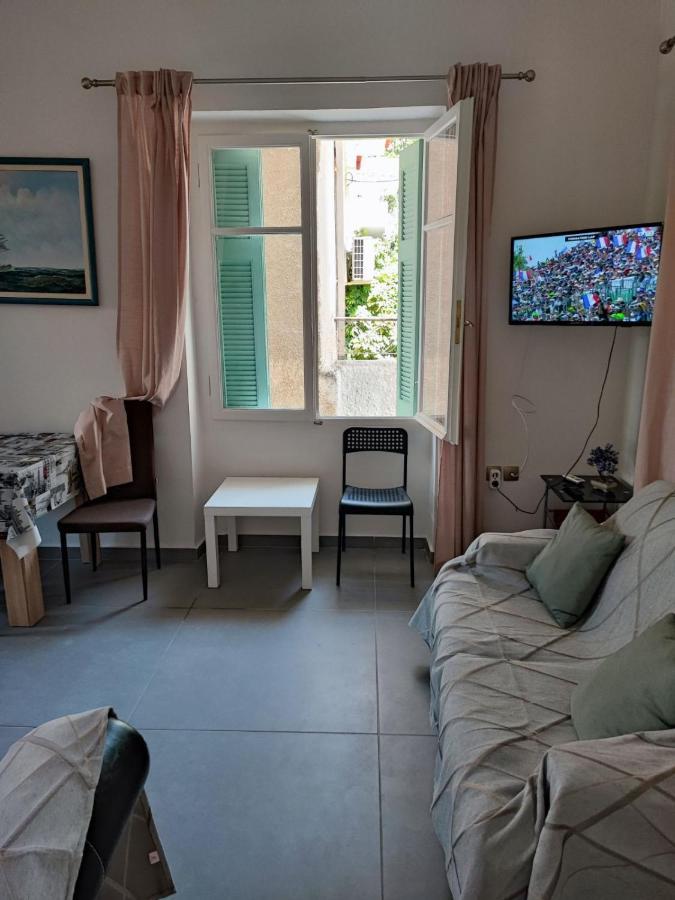 Ευχάριστο Σπίτι Στο Κέντρο Της Πόλης Του Ναυπλίου. Apartment Нафплион Екстериор снимка